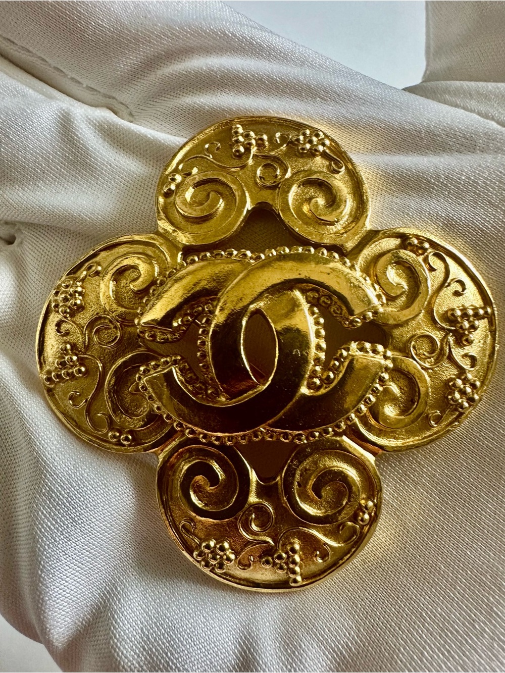 CHANEL Vintage Gold Plated CC Clover Filigree Brooch Pin w/ Box